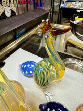 Load image into Gallery viewer, Ripkitty 5” Peacock Dry Herb Hand Pipe