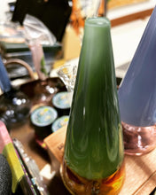 Load image into Gallery viewer, Ripkitty 7” 2 Toned Cone Showerhead Style Water Pipe Bong