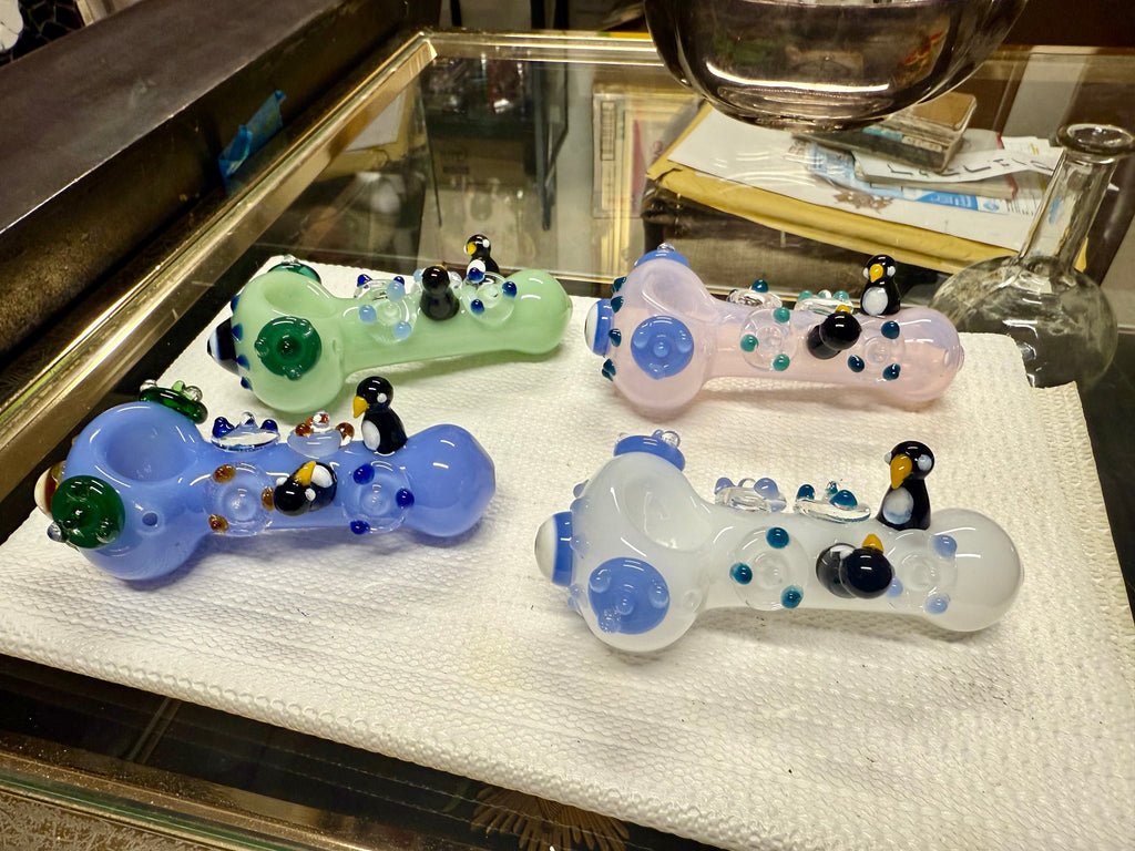 Ripkitty 4.5" Borosilicate Glass Spoon Pipe | Penguin Art Series (Dry Herb/Tobacco)