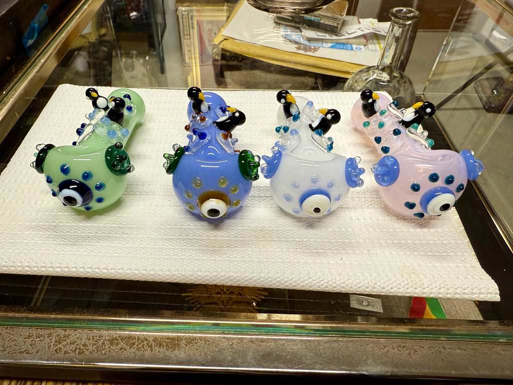 Ripkitty 4.5" Borosilicate Glass Spoon Pipe | Penguin Art Series (Dry Herb/Tobacco)